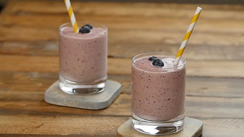Cool off with this quick, nutritious summer smoothie
