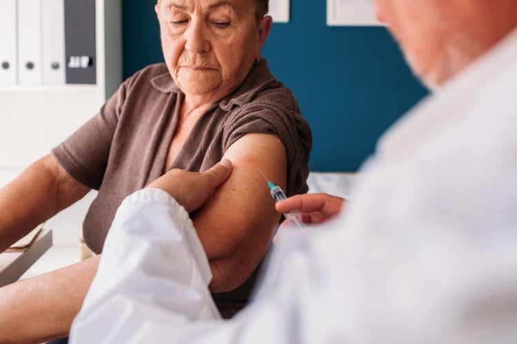 Women May Be More Likely to Experience Side Effects After Flu Shot