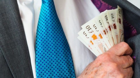 Billionaires should face a minimum tax rate, report says