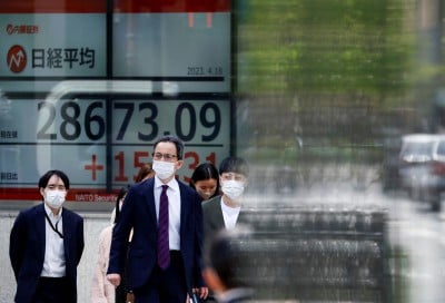 Asian stocks slide as focus turns to US jobs