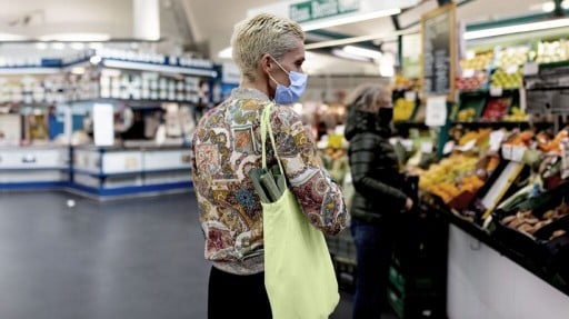 Obesity: Holiday weight gain persists long term, research shows