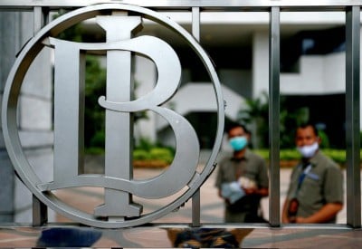 Indonesia central bank keeps rates unchanged, to be patient on easing