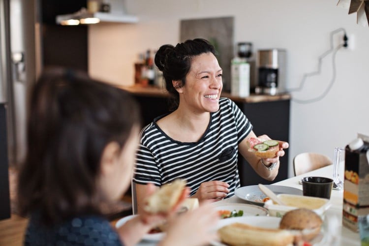 Eating Breakfast, Dinner Earlier May Lower Heart Disease Risk