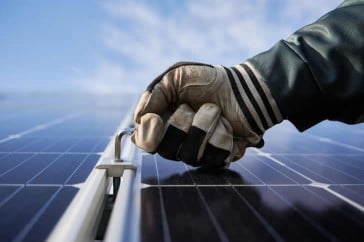 How to Maintain Your Solar Panels for Long-Lasting Efficiency