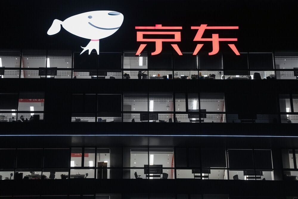 JD.com revives interest in buying German retailer Ceconomy