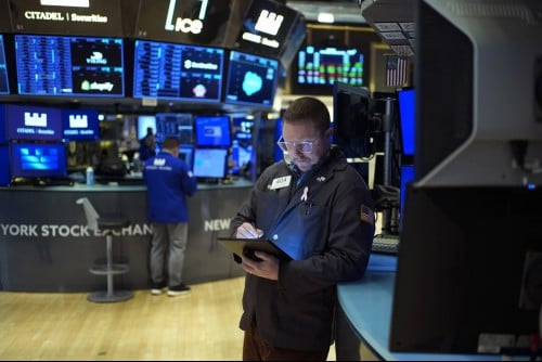US stocks close higher on resurgent AI optimism