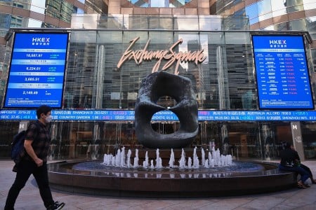 AI, tech firms bolster HK, mainland stocks