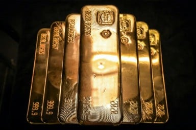 Global stocks wobble, gold shines as tariff uncertainty looms