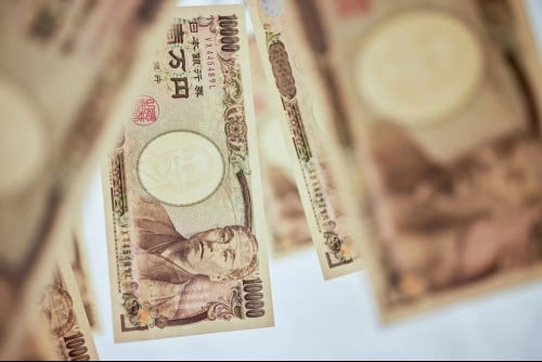 Yen underperforms major currencies on Trump tariff uncertainties