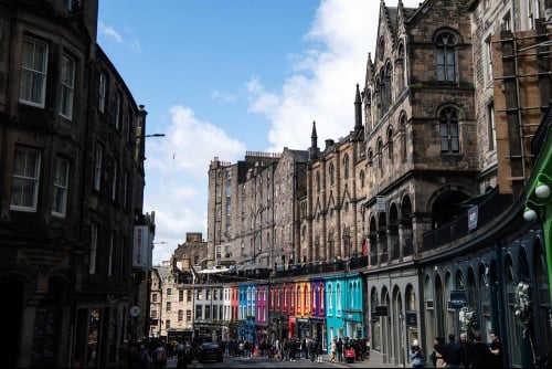 UK economy shows surprise growth of 0.1 percent in Q4 2024