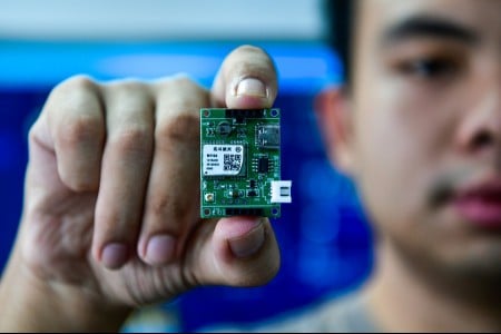 Tech cushions Hang Seng Index drop
