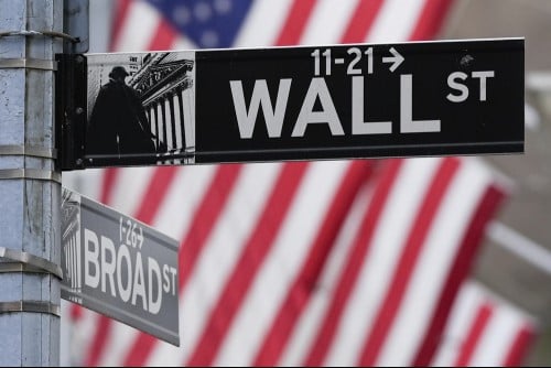 Stocks mostly fall on tepid Walmart outlook, geopolitical worries